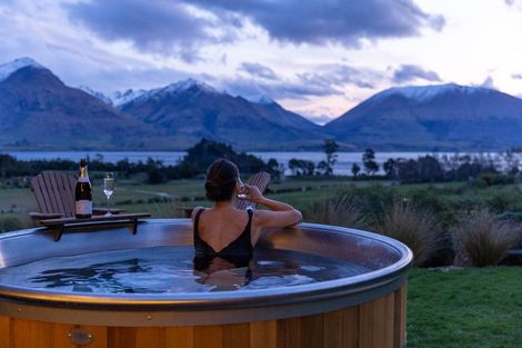 Photo of property in 18 Lookout Drive, Mount Creighton, Queenstown, 9371