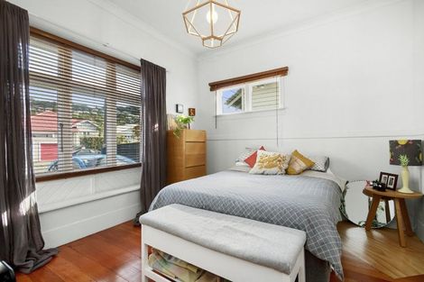 Photo of property in 129 Onepu Road, Lyall Bay, Wellington, 6022