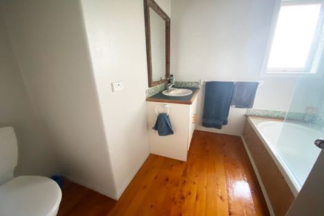 Photo of property in 137 Matipo Road, Te Atatu Peninsula, Auckland, 0610