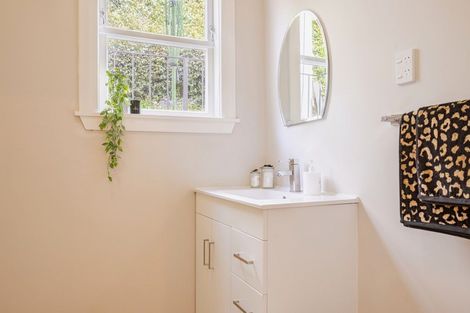 Photo of property in 11 Rimu Road, Kelburn, Wellington, 6012
