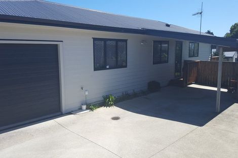 Photo of property in 18 Kiernan Place, Kelston, Auckland, 0602