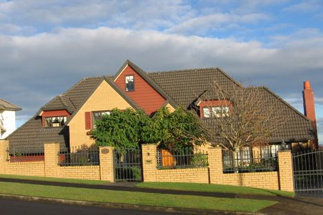 Photo of property in 5 Capistrano Mews, Goodwood Heights, Auckland, 2105