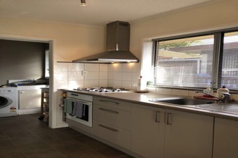 Photo of property in 1/309 Wairau Road, Totara Vale, Auckland, 0627