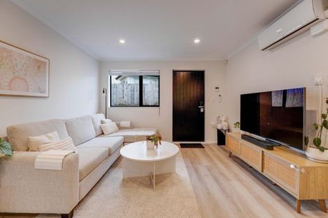 Photo of property in 44 Waipuhinui Way, Wiri, Auckland, 2104