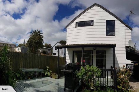Photo of property in 1/66 Birkdale Road, Birkdale, Auckland, 0626