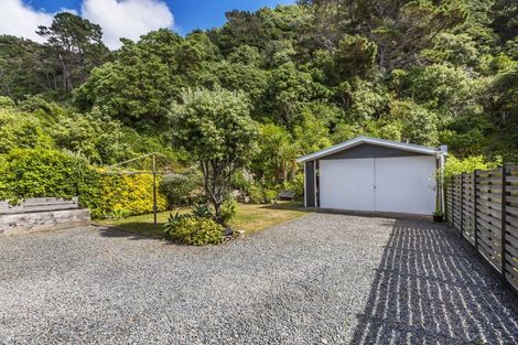 Photo of property in 130 Breaker Bay Road, Breaker Bay, Wellington, 6022