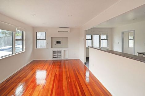 Photo of property in 8 Kenmore Street, Newlands, Wellington, 6037