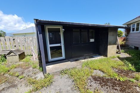 Photo of property in 32 Luff Place, Westport, 7825