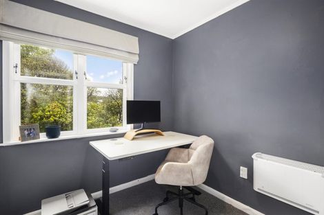 Photo of property in 100 Ruskin Road, Newlands, Wellington, 6037