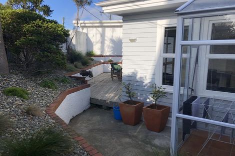 Photo of property in 18 Putnam Street, Northland, Wellington, 6012