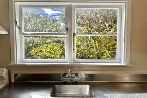 Photo of property in 21 Kahikatea Grove, Paparangi, Wellington, 6037