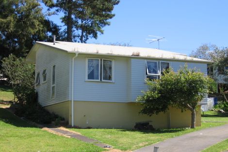 Photo of property in 16 Lysander Crescent, Beach Haven, Auckland, 0626