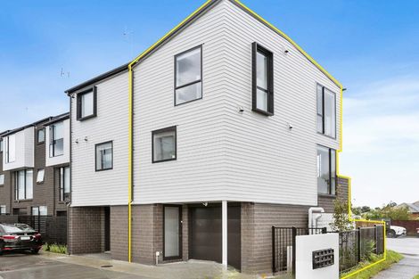 Photo of property in 1/1 Fruitvale Road, New Lynn, Auckland, 0600
