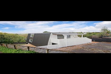 Photo of property in 18 Edgerton Road, Te Atatu Peninsula, Auckland, 0610