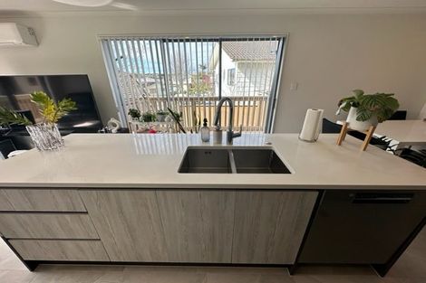 Photo of property in 7/11 Celeste Place, Totara Vale, Auckland, 0627