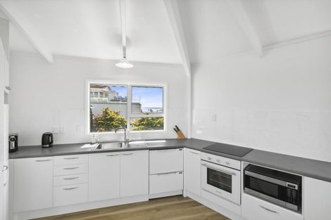 Photo of property in 2/4 Scott Street, Moturoa, New Plymouth, 4310
