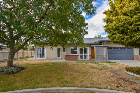 Photo of property in 26 Deller Drive, Carterton, 5713