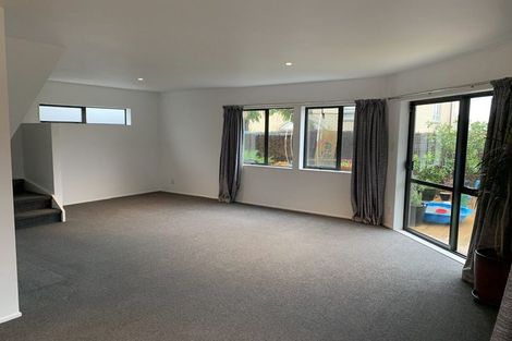 Photo of property in 37 Fields Parade, Oteha, Auckland, 0632