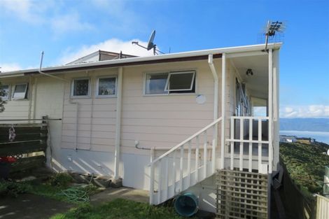Photo of property in 9b Edgecombe Street, Newlands, Wellington, 6037