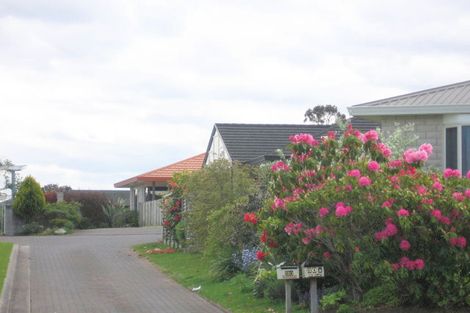 Photo of property in 2/30 Fairview Terrace, Waipahihi, Taupo, 3330