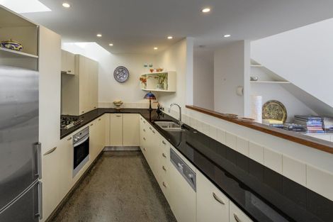 Photo of property in 30b Hay Street, Oriental Bay, Wellington, 6011