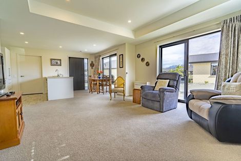 Photo of property in 10 Pop Andrew Drive, Te Anau, 9600