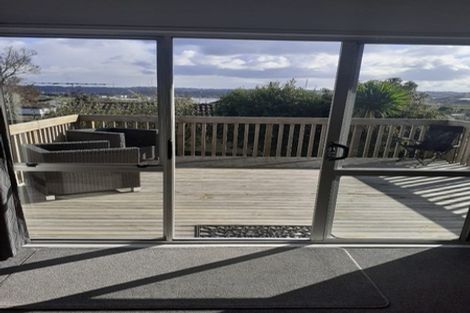 Photo of property in 9 Meadowood Drive, Unsworth Heights, Auckland, 0632