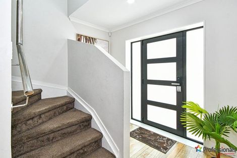 Photo of property in 4225a Great North Road, Glendene, Auckland, 0602