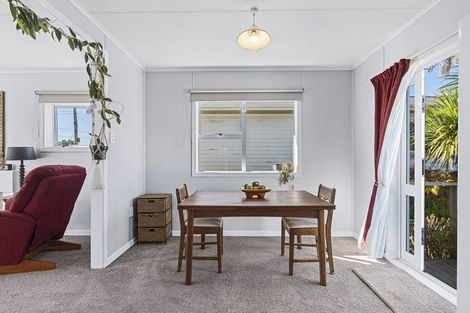 Photo of property in 2 Turakina Street, Merrilands, New Plymouth, 4312
