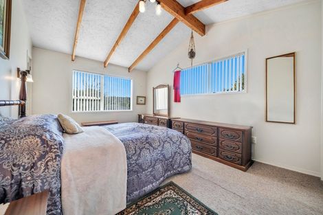 Photo of property in 16 Pavola Grove, Glenfield, Auckland, 0629