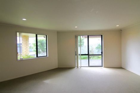 Photo of property in 28 Nimstedt Avenue, Oteha, Auckland, 0632