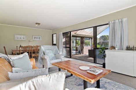 Photo of property in 25 Links View Drive, Omokoroa, 3114