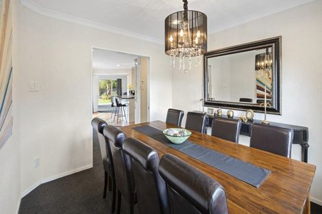 Photo of property in 24 Glencairn Place, Buckland, Pukekohe, 2677