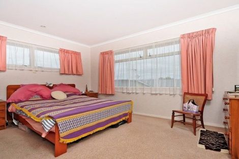 Photo of property in 8 Hollinger Place, Nawton, Hamilton, 3200