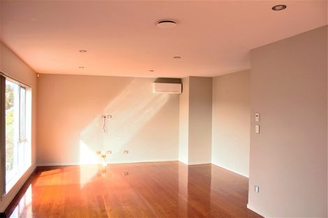 Photo of property in 76a Tamahere Drive, Glenfield, Auckland, 0629