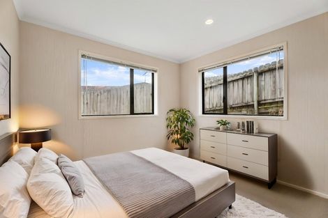 Photo of property in 92 George Deane Place, Greenhithe, Auckland, 0632