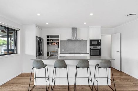 Photo of property in 24 Tauroa Drive, Tuakau, 2121