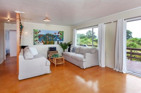 Photo of property in 10 Marine Parade, Cooks Beach, Whitianga, 3591