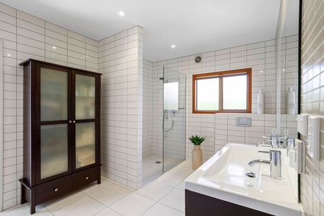 Photo of property in 8 Kawai Rise, Te Atatu Peninsula, Auckland, 0610