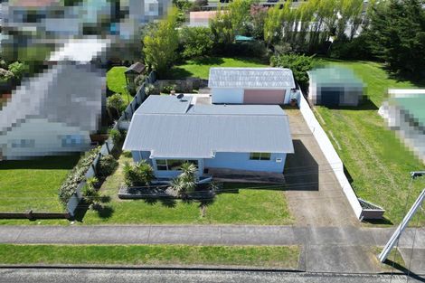 Photo of property in 7 Hennessy Street East, Foxton Beach, Foxton, 4815