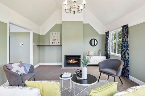 Photo of property in 24 Saunders Close, Whitby, Porirua, 5024