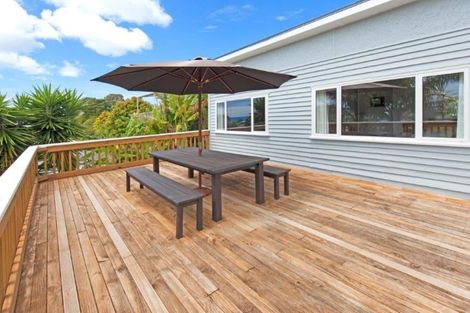 Photo of property in 5 Hiwi Crescent, Stanmore Bay, Whangaparaoa, 0932
