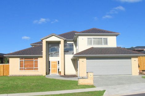 Photo of property in 8 Fairford Avenue, Henderson, Auckland, 0612