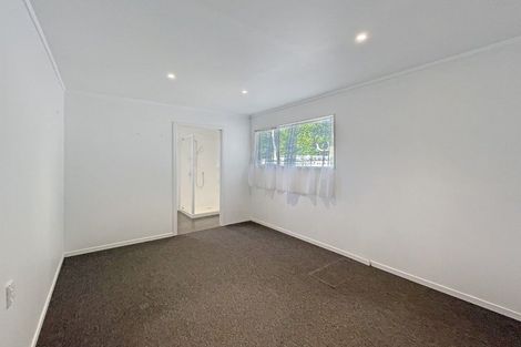 Photo of property in 16 Shamrock Street, Takaro, Palmerston North, 4412