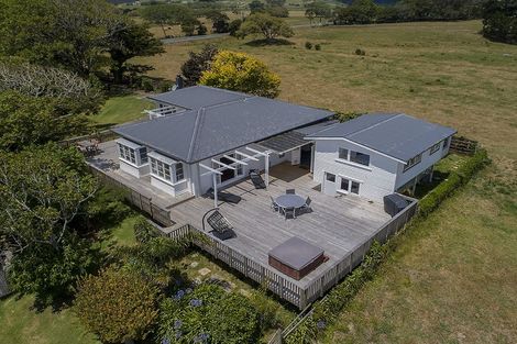 Photo of property in 2083 State Highway 16, Helensville, 0875