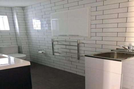 Photo of property in 27 Sunset Road, Totara Vale, Auckland, 0632