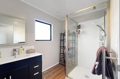 Photo of property in 8 Longview Rise, Massey, Auckland, 0614