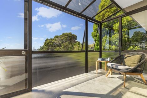 Photo of property in 1/39 Sunset Road, Totara Vale, Auckland, 0632