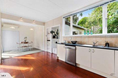 Photo of property in 39 Karepa Street, Brooklyn, Wellington, 6021