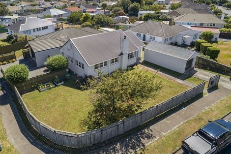 Photo of property in 2 Robertson Street, Elderslea, Upper Hutt, 5018
